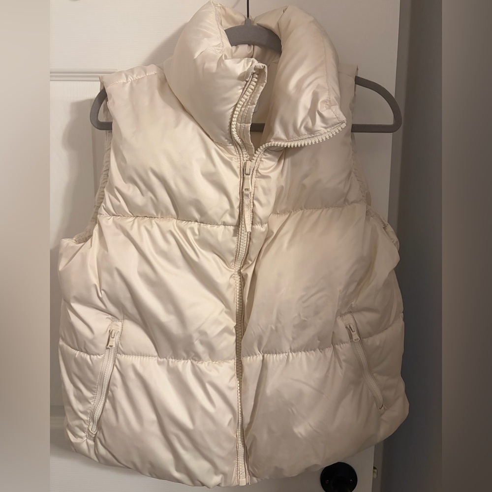 Old Navy Cream Women's Puffer Vest
